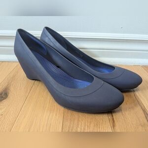 CROCS women Wedge Shoes Navy Blue Almond Tip Size 11
